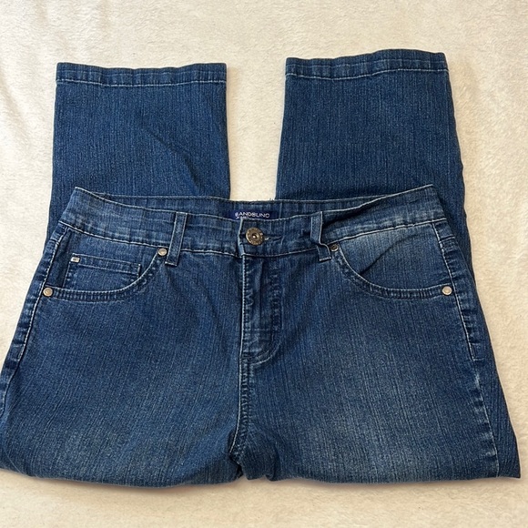 Bandolino Denim - Bandolino Mandie Lightweight Capris in Size 8. EUC. 81/18/1 cotton/poly/spandex.